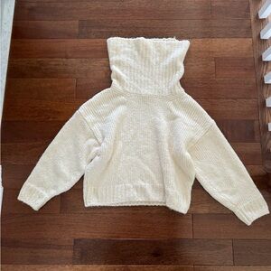 Piclro cream cropped turtleneck size small